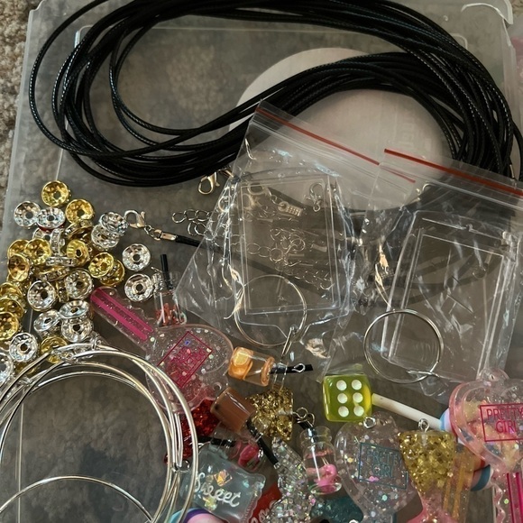 DIY keychain/jewelry bundle….Bangle’s, keychains, Necklaces, various charms - Picture 3 of 4